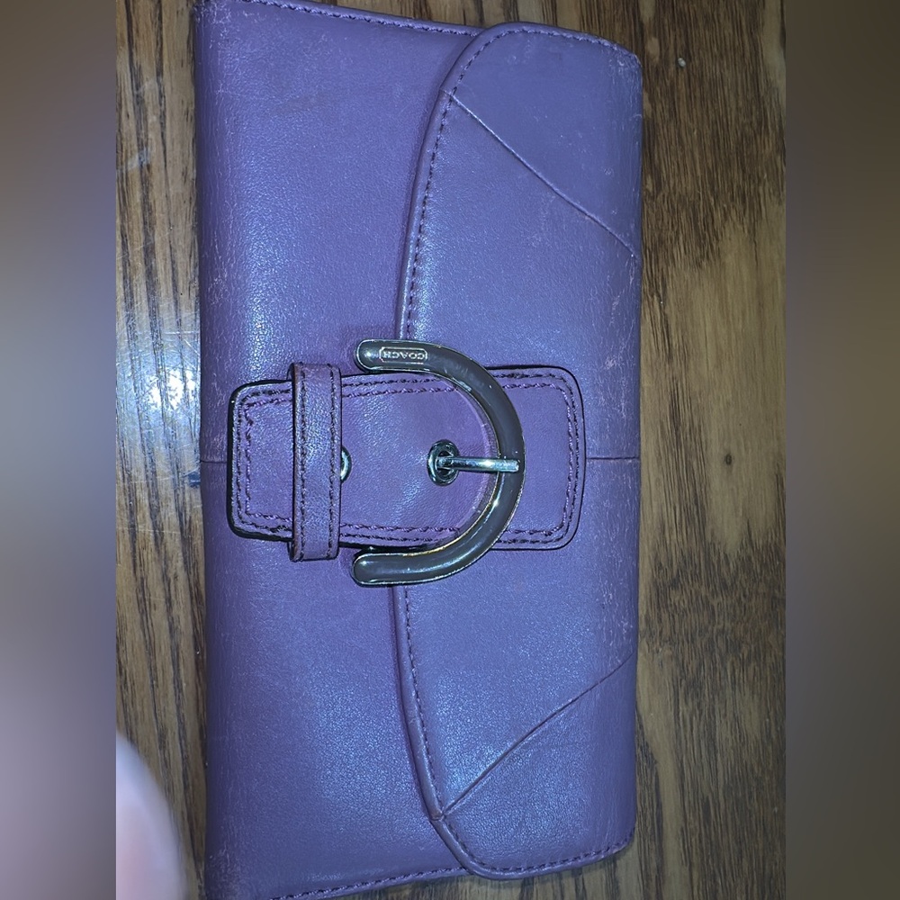 Coach Lavender Leather Wallet with brown Buckle PLEASE SEE ALL PICS FOR FLOWS. - Picture 7 of 10